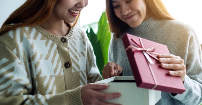 Gift Baskets for Women to Make Her Feel